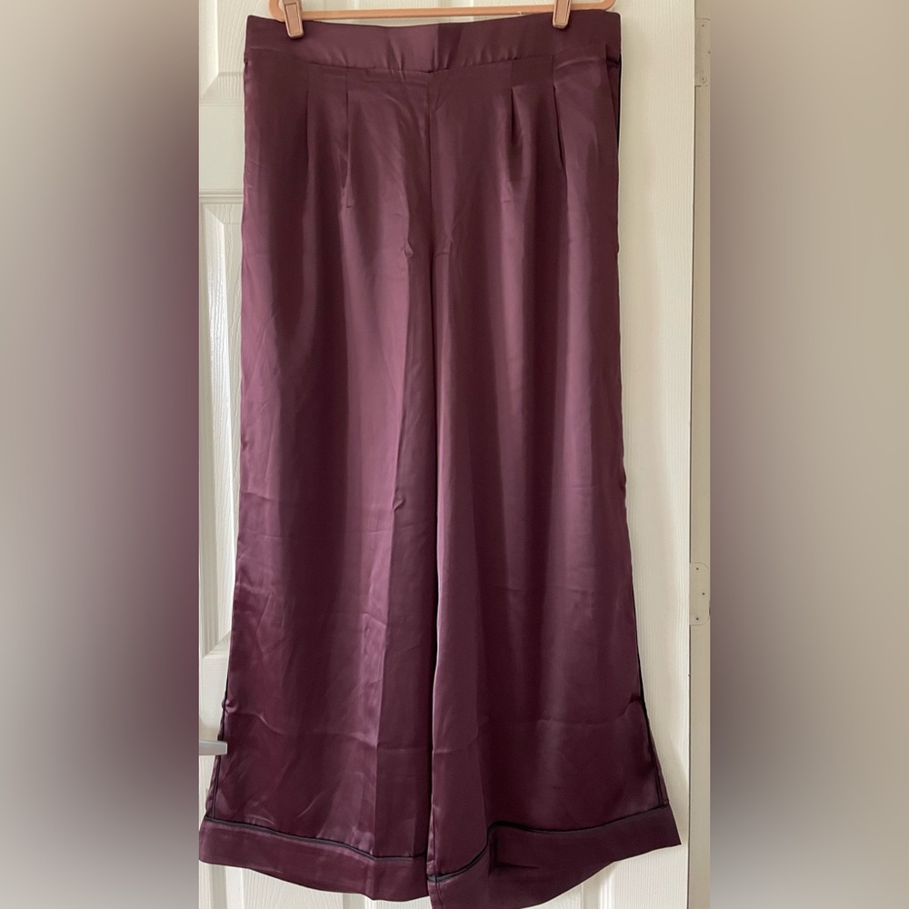 NWT TORRID Satin Burgundy Women's Wide Leg Pants Size 1R